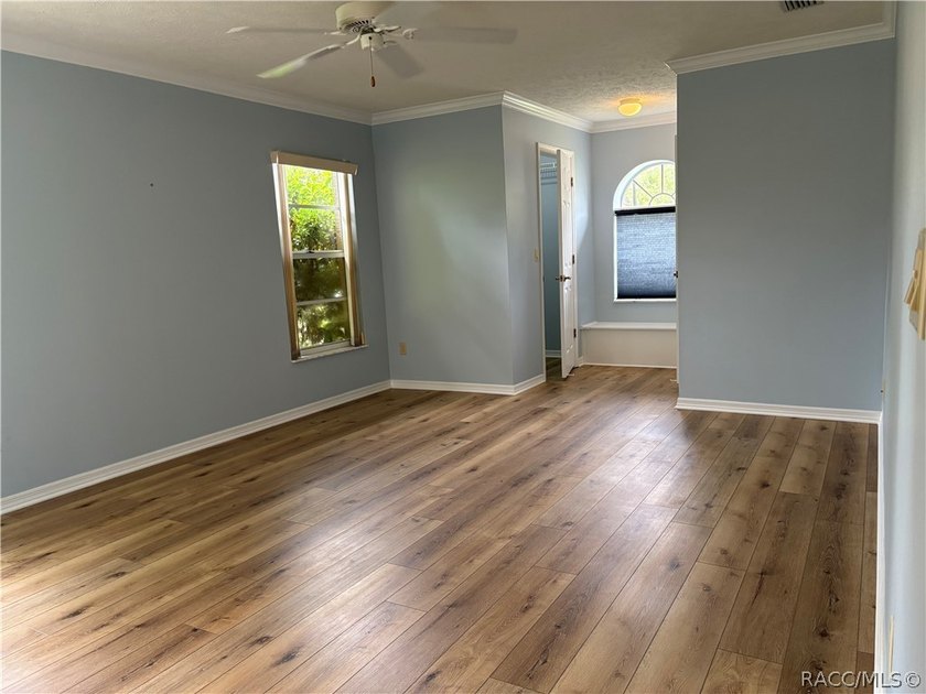 Beautiful, large move in ready home. 3 bedroom 2 bathroom - photo 30