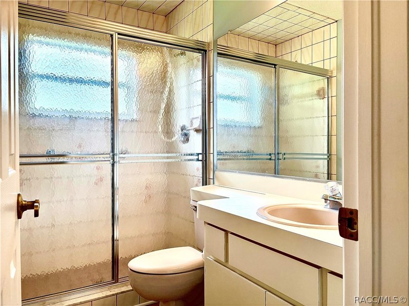Beautiful, large move in ready home. 3 bedroom 2 bathroom - photo 42