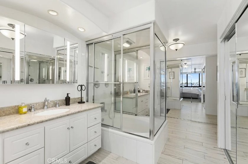 Enjoy staying in Newport's most premier luxury high-rise! - photo 13