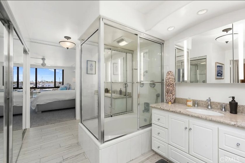 Enjoy staying in Newport's most premier luxury high-rise! - photo 14