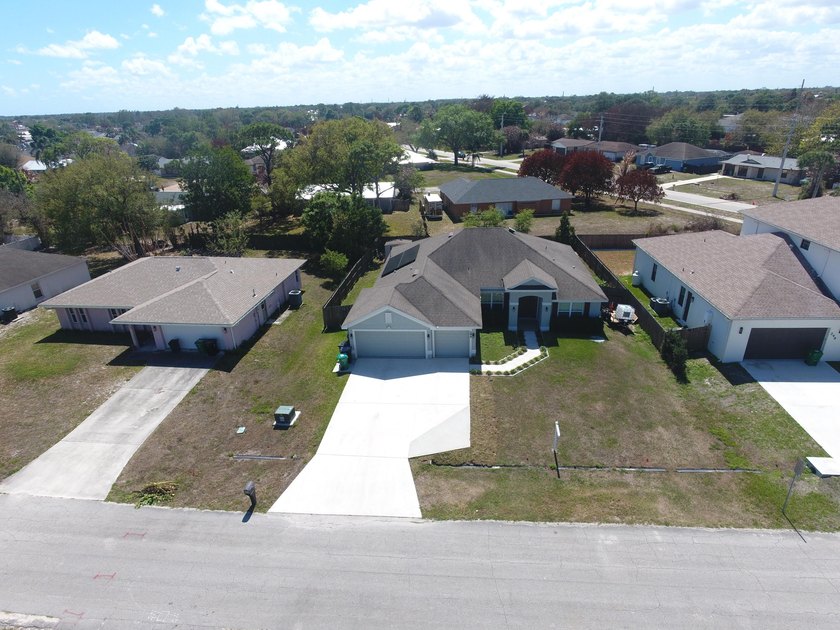 BETTER THAN NEW CONSTRUCTION 2018 CBS - with SOLAR panels PAID - photo 3