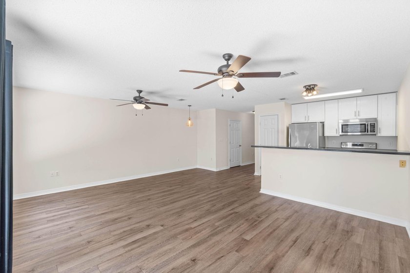 Move-in ready and ideally located, this beautifully maintained - photo 14