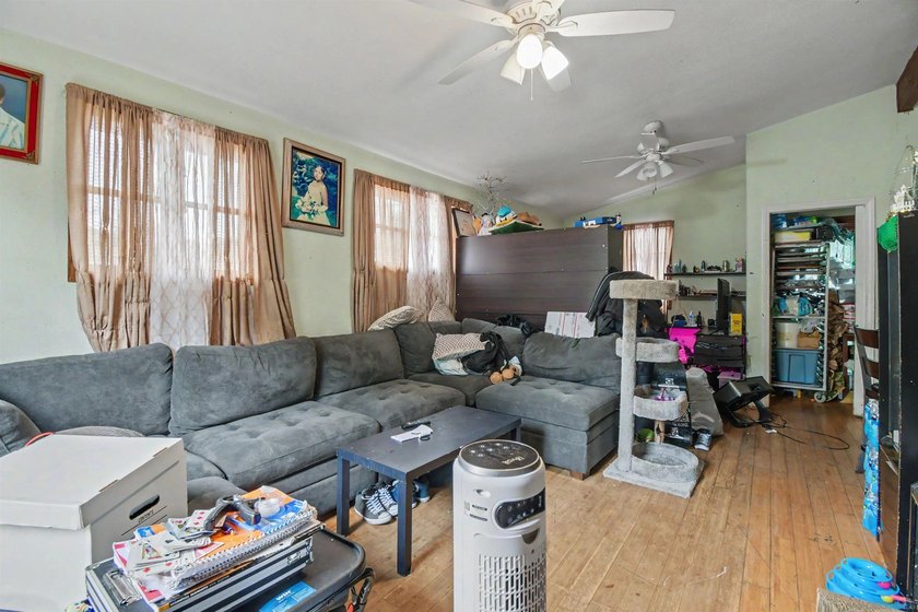 * FIXER * Large, 7,000+ sq. ft. corner lot with paved concrete - photo 34
