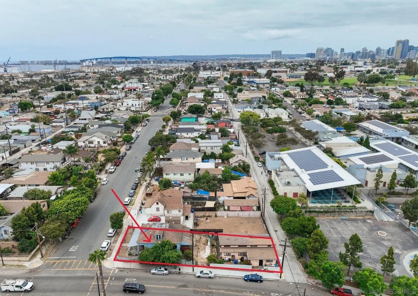 * FIXER * Large, 7,000+ sq. ft. corner lot with paved concrete - photo 50