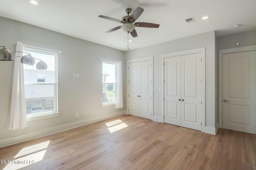 Stunning 6-year-old custom home sits on an oversized lot just - photo 12