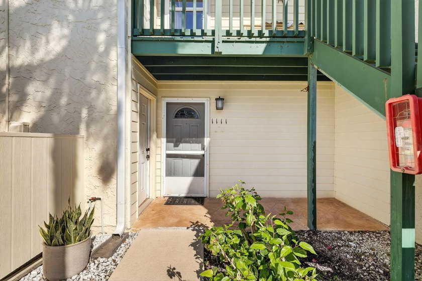Beautiful first-floor corner unit in the resort-style community - photo 3