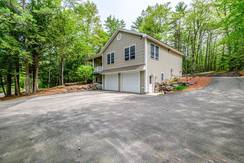 Welcome to 52 Alice Rd! This beautifully maintained raised ranch - photo 2