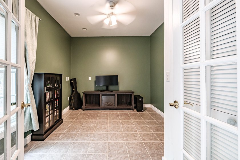 Welcome to 52 Alice Rd! This beautifully maintained raised ranch - photo 9