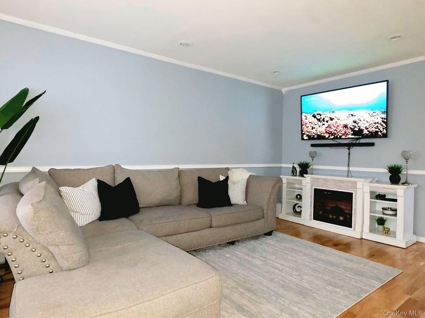 BACK ON MARKET! Welcome to your dream home in Baldwin! This - photo 2