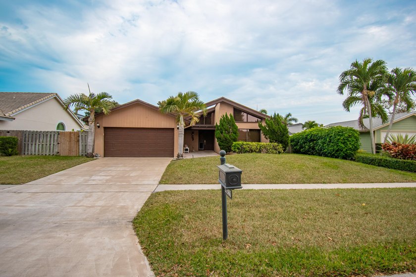 Nestled in the desirable Amberwoods community, this 3br, 2ba - photo 2