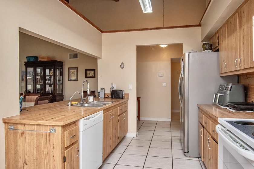 Nestled in the desirable Amberwoods community, this 3br, 2ba - photo 8