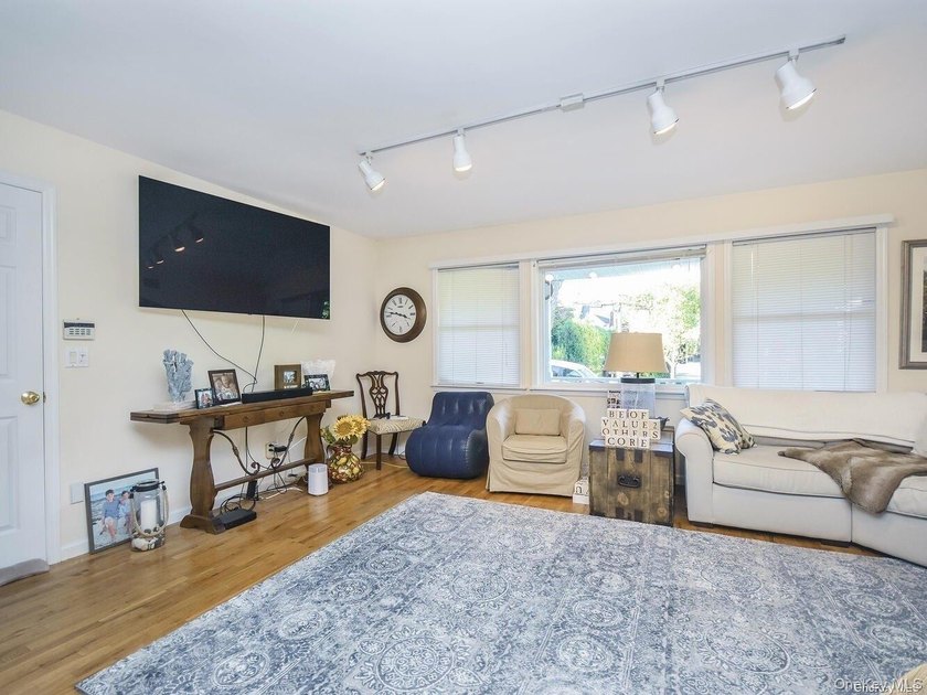 Quality Custom Built Duplex by a Top Hamptons Builder - photo 4