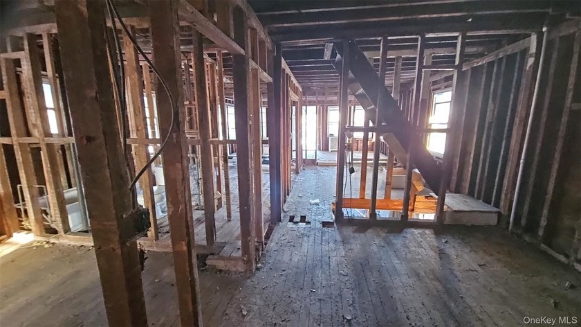 If you are looking for a property to renovate with an excellent - photo 7