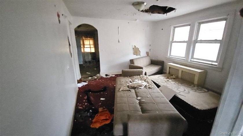 If you are looking for a property to renovate with an excellent - photo 8