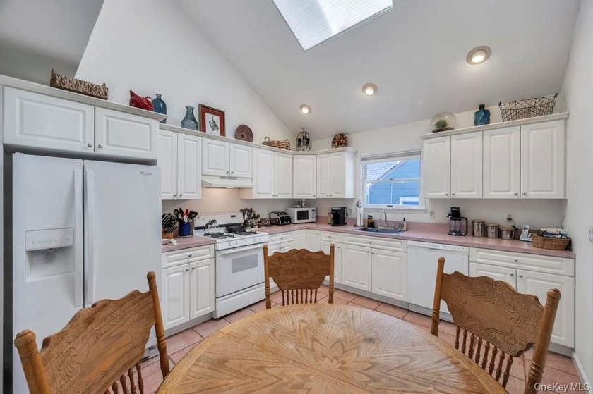 Quality Custom Built Duplex by a Top Hamptons Builder - photo 5