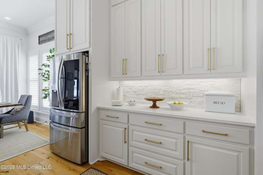 Professional pictures coming soon. Experience exceptional - photo 21