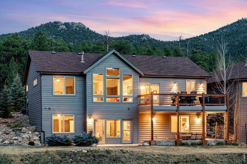 Rare opportunity to own a stunning mountain retreat that has - photo 3