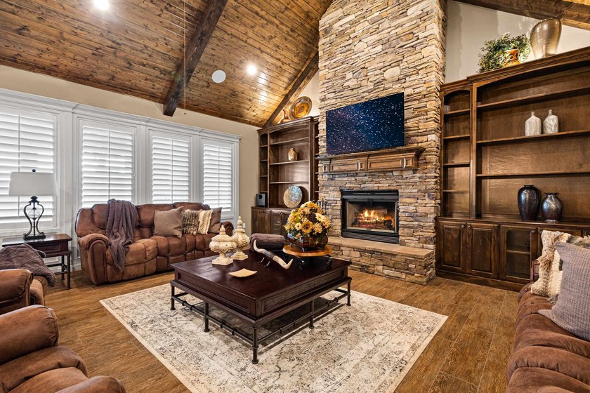 Exceptional custom-built 3-bedroom, 2 1/2 bath home designed - photo 10