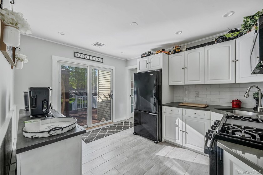 Check out this 3-bedroom ranch in East Patchogue. Home features - photo 29