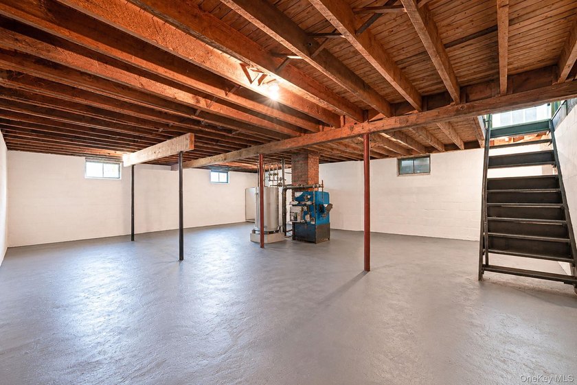 Check out this 3-bedroom ranch in East Patchogue. Home features - photo 31
