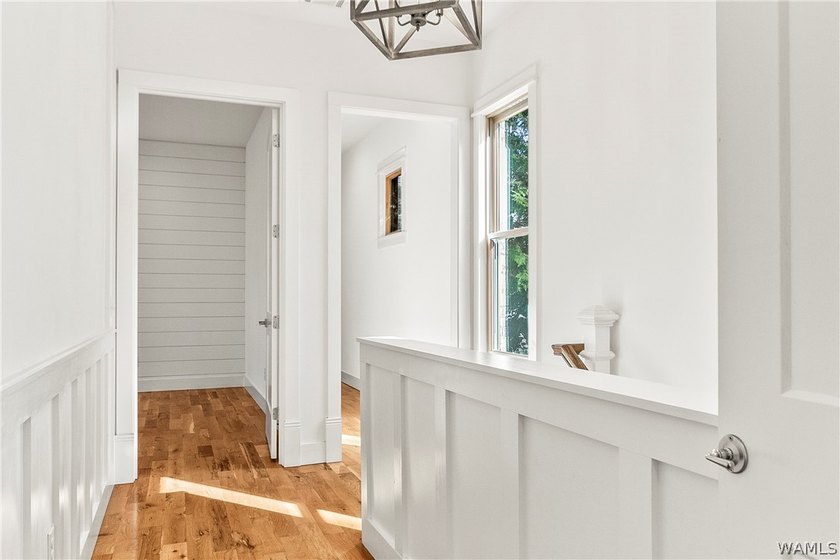 Welcome to lakeside living at its finest! This beautifully - photo 11