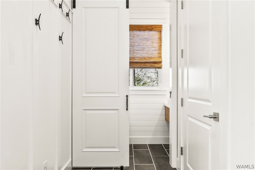 Welcome to lakeside living at its finest! This beautifully - photo 18