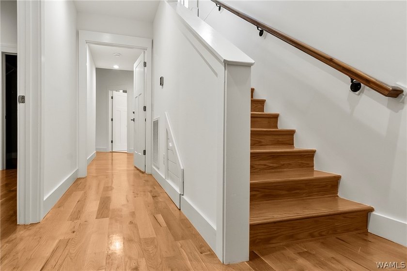 Welcome to lakeside living at its finest! This beautifully - photo 21