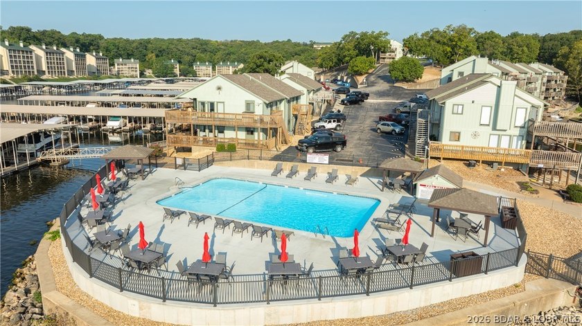 Escape to the stunning Lake of the Ozarks with this charming - photo 22