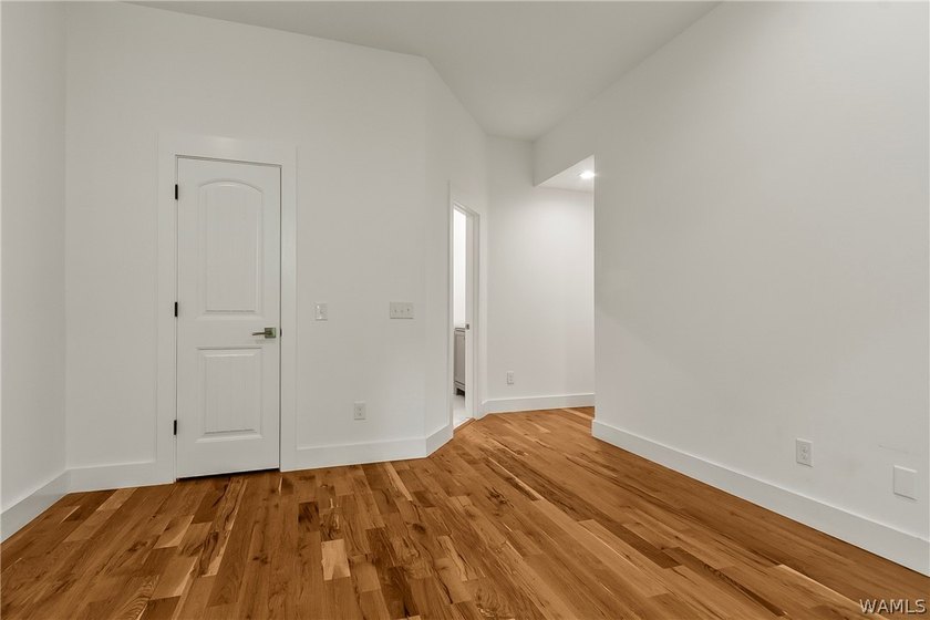 Welcome to lakeside living at its finest! This beautifully - photo 24