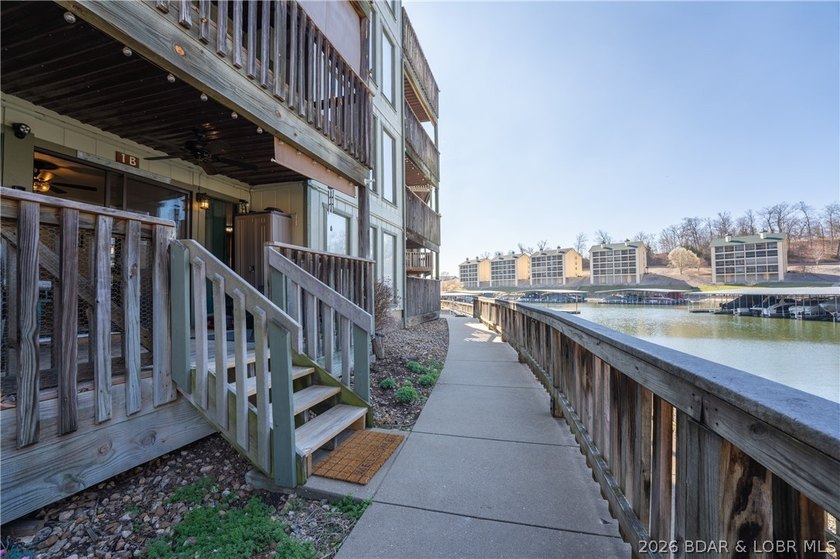 Escape to the stunning Lake of the Ozarks with this charming - photo 25