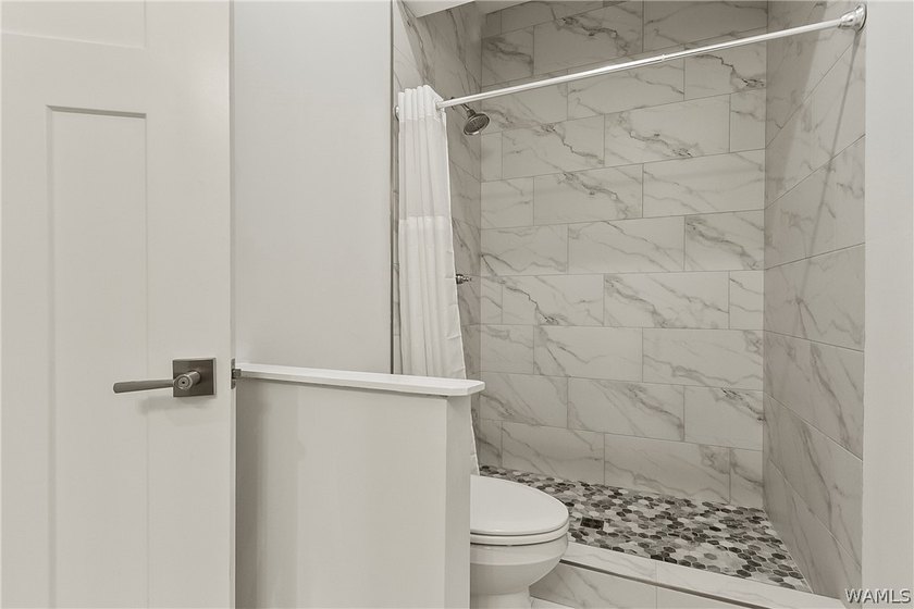Welcome to lakeside living at its finest! This beautifully - photo 27