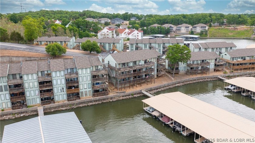 Escape to the stunning Lake of the Ozarks with this charming - photo 28
