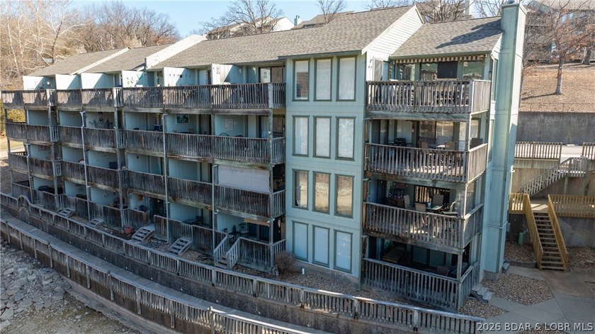 Escape to the stunning Lake of the Ozarks with this charming - photo 29