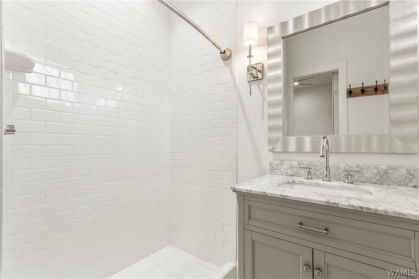 Welcome to lakeside living at its finest! This beautifully - photo 32