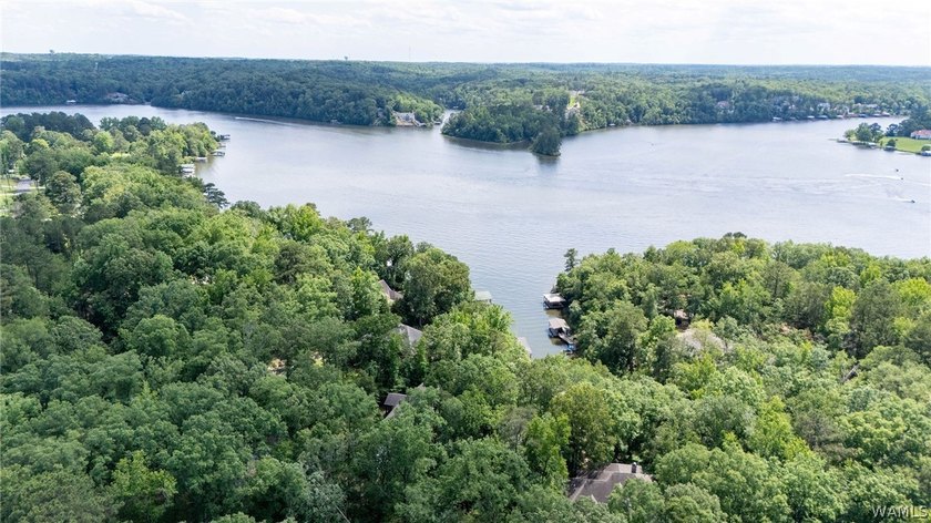 Welcome to lakeside living at its finest! This beautifully - photo 45
