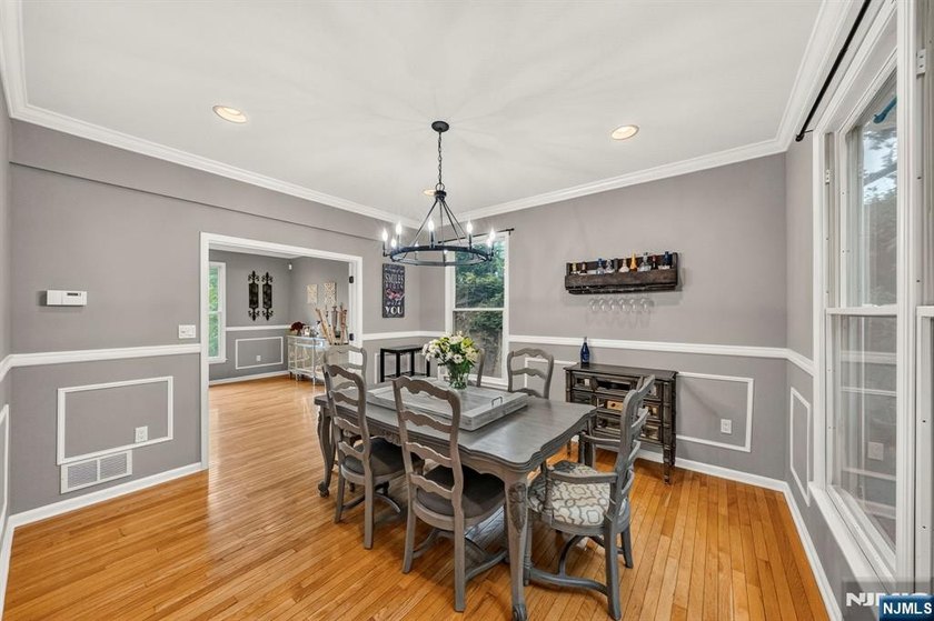 Spectacular Colonial in Sought-After Vizcaya Estates! Welcome to - photo 14