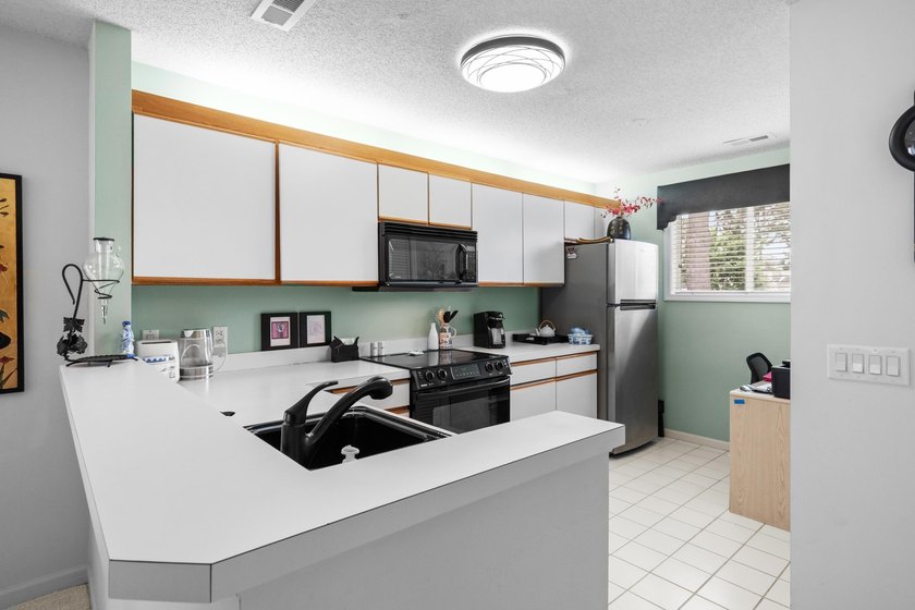 Welcome to this bright and inviting 2 bedroom, 2 bath - photo 16