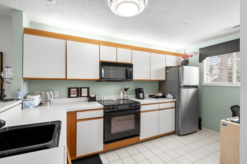 Welcome to this bright and inviting 2 bedroom, 2 bath - photo 17