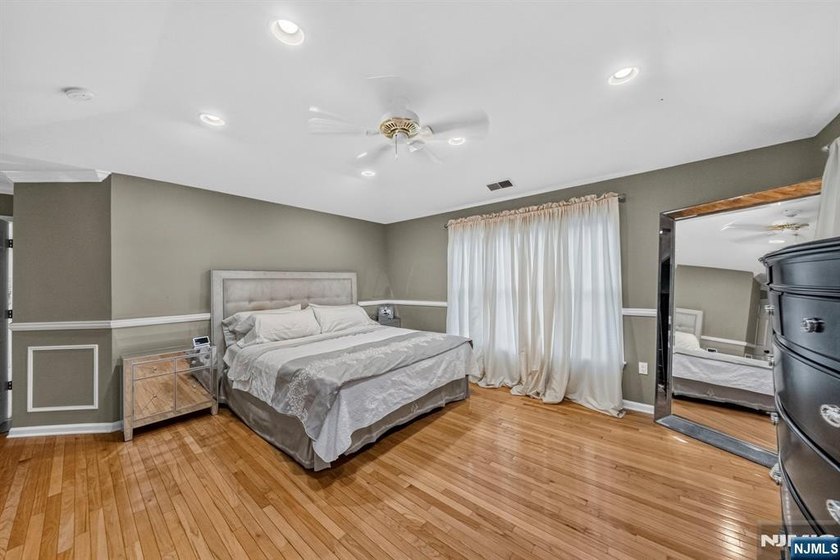 Spectacular Colonial in Sought-After Vizcaya Estates! Welcome to - photo 22