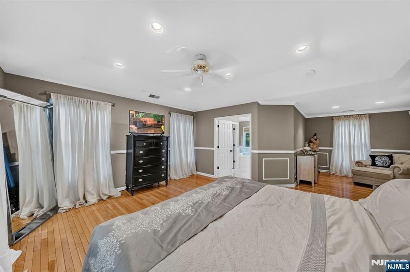 Spectacular Colonial in Sought-After Vizcaya Estates! Welcome to - photo 24