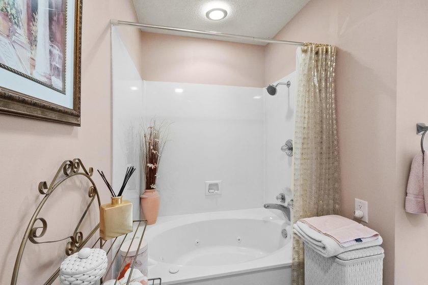 Welcome to this bright and inviting 2 bedroom, 2 bath - photo 26