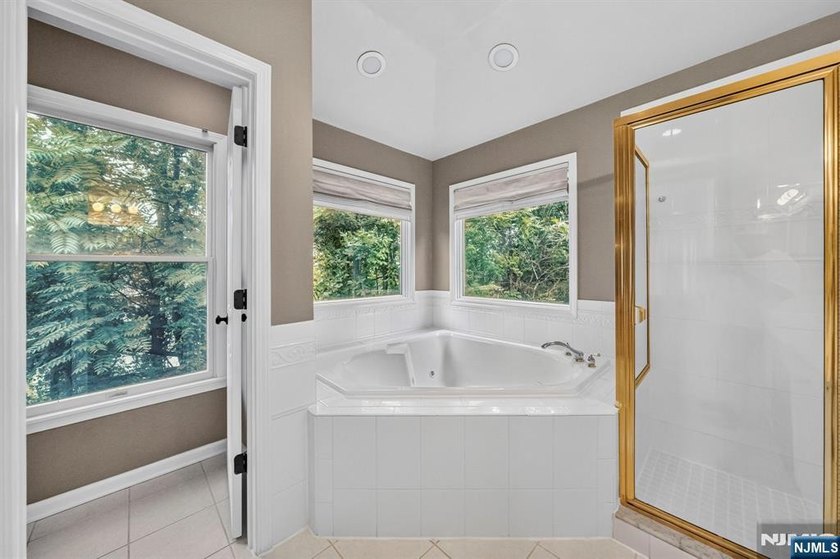 Spectacular Colonial in Sought-After Vizcaya Estates! Welcome to - photo 27