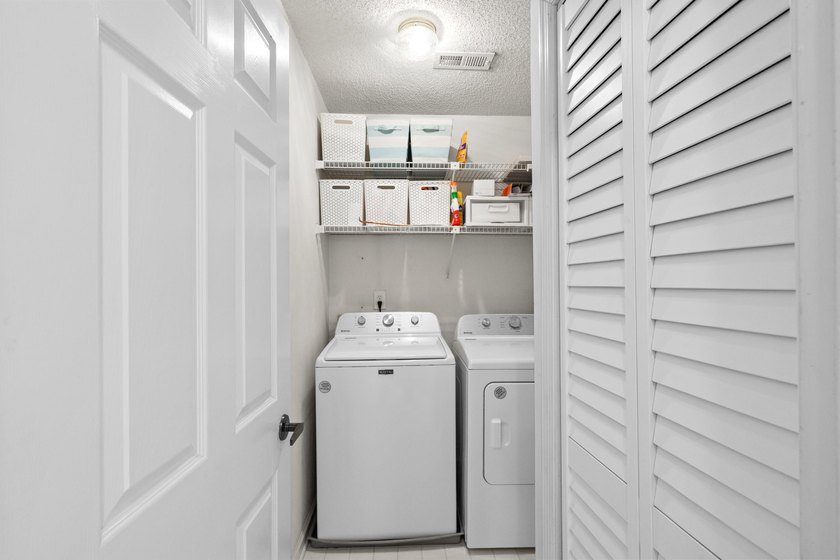 Welcome to this bright and inviting 2 bedroom, 2 bath - photo 30