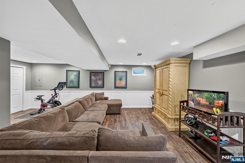 Spectacular Colonial in Sought-After Vizcaya Estates! Welcome to - photo 42