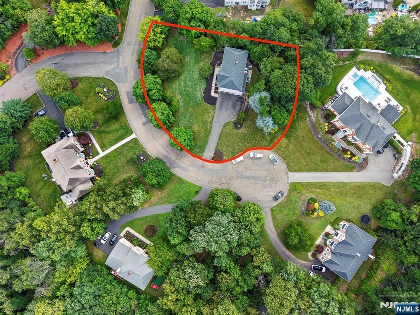 Spectacular Colonial in Sought-After Vizcaya Estates! Welcome to - photo 48