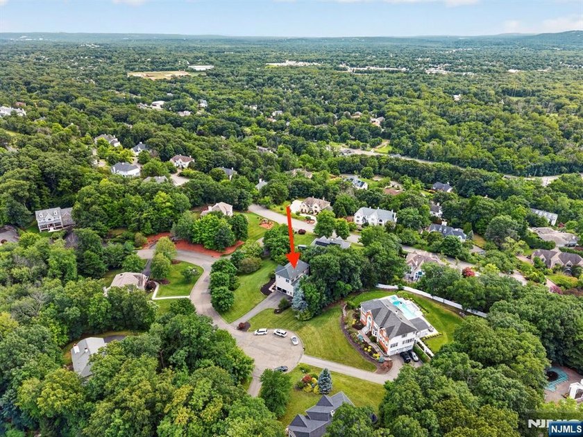 Spectacular Colonial in Sought-After Vizcaya Estates! Welcome to - photo 49