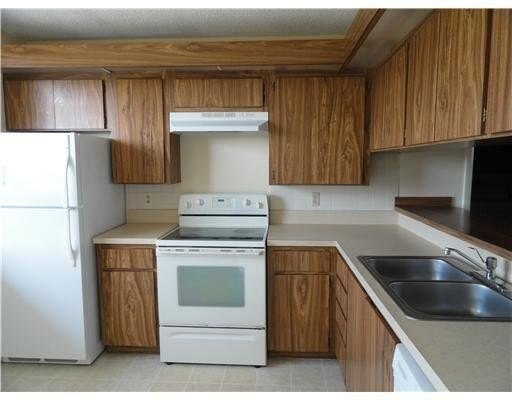 BRIGHT 2BEDROOM/2BATH FORTH FLOOR PENTHOUSE END UNIT OFFERS - photo 2