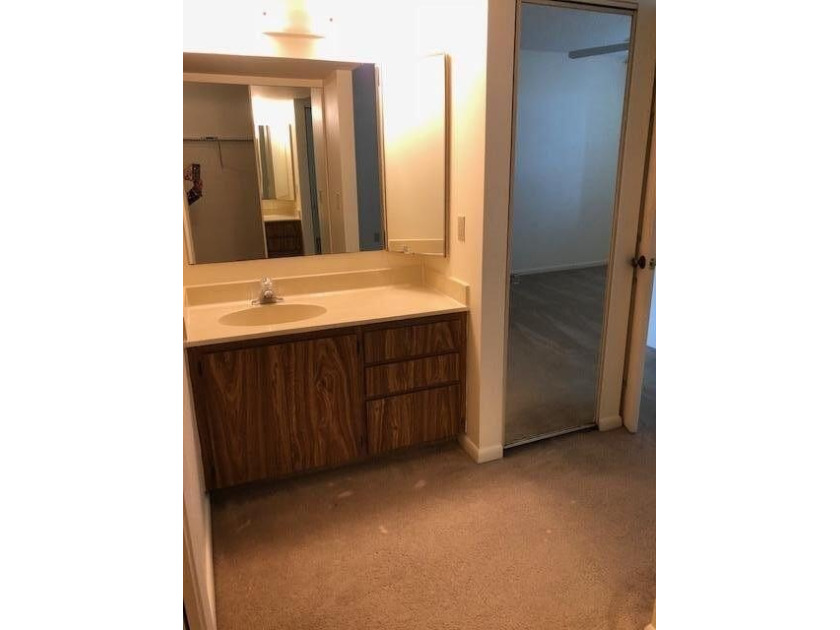 BRIGHT 2BEDROOM/2BATH FORTH FLOOR PENTHOUSE END UNIT OFFERS - photo 5