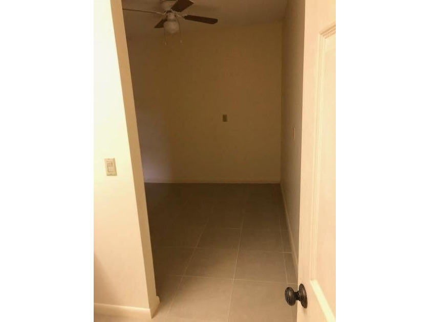 BRIGHT 2BEDROOM/2BATH FORTH FLOOR PENTHOUSE END UNIT OFFERS - photo 9