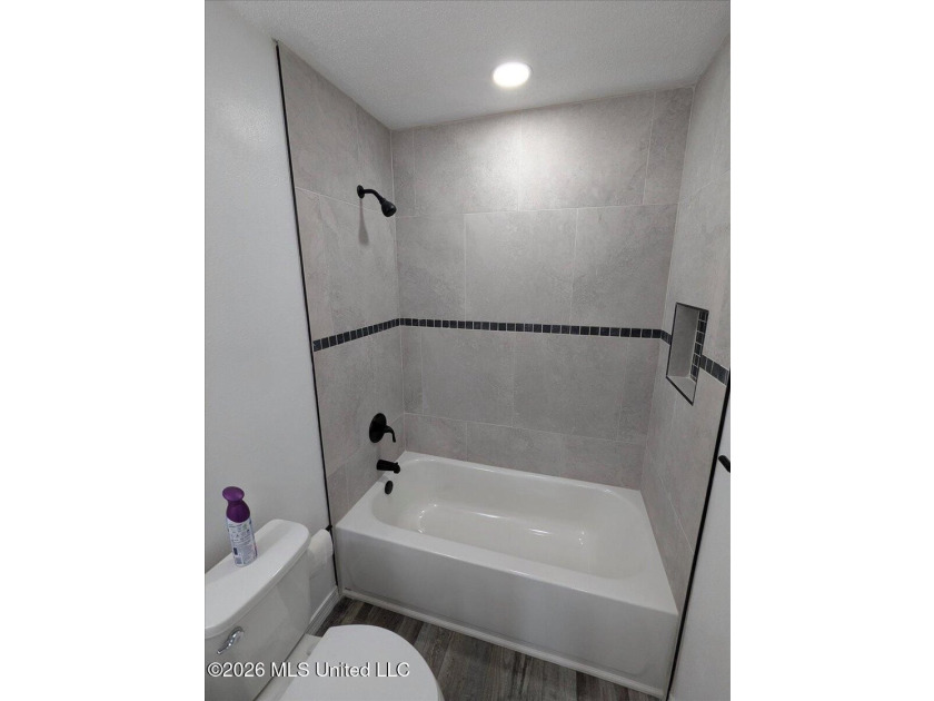 Must see! Absolutely everything in this stunning 4-bedroom - photo 17